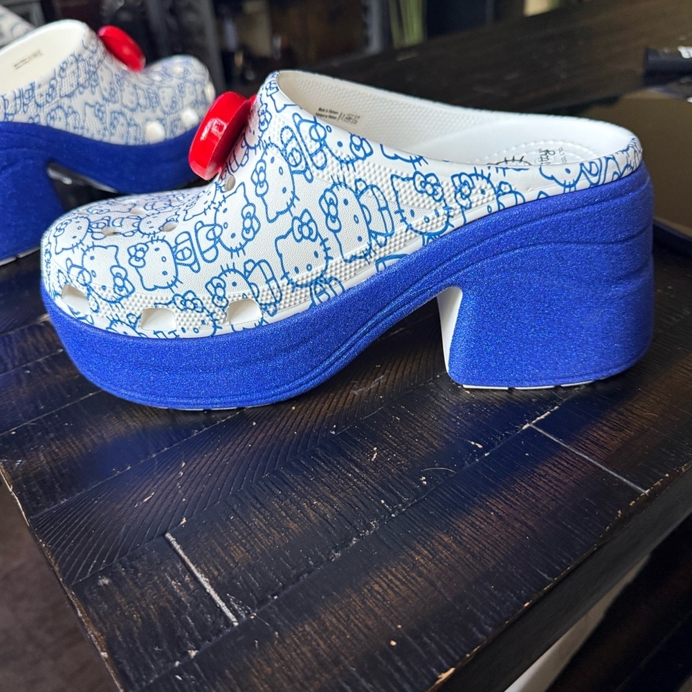 Nwot Crocs Hello Kitty Siren Clogs Blue Size 9 Hello Kitty's 50th Anniversary - Picture 5 of 16